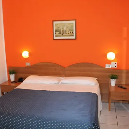 Отель La Pace Милан