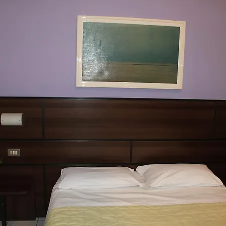 Отель La Pace 2*