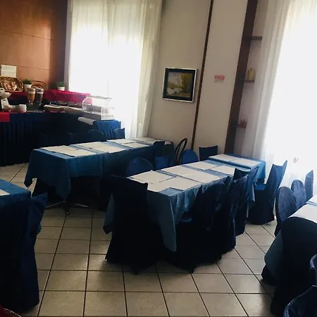 Отель La Pace 2*